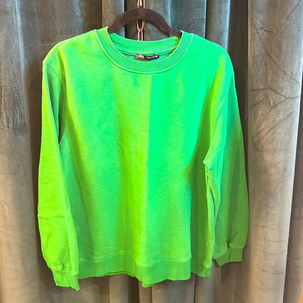 Zara NWOT green sweatshirt